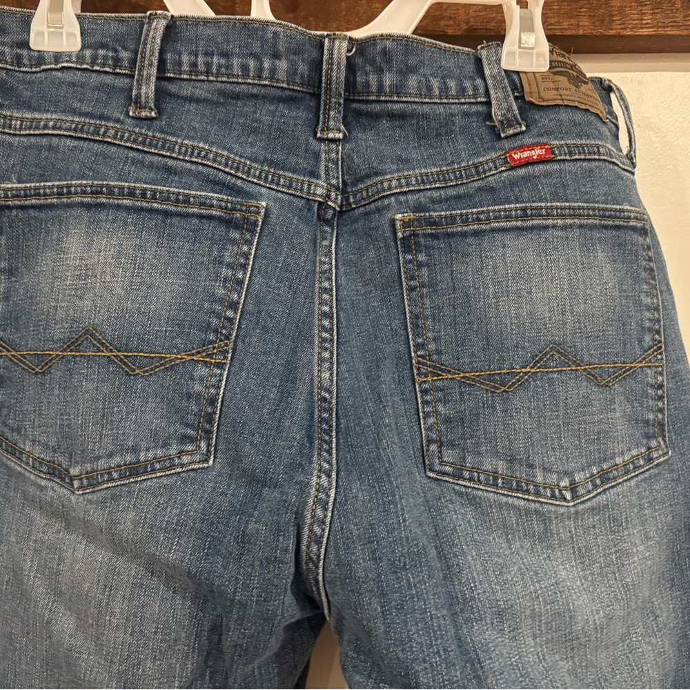 Wrangler Men's Straight Blue Jeans - Picture 5 of 7